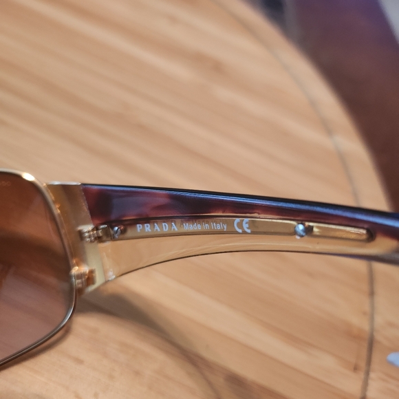 Prada sunglasses - Picture 5 of 7